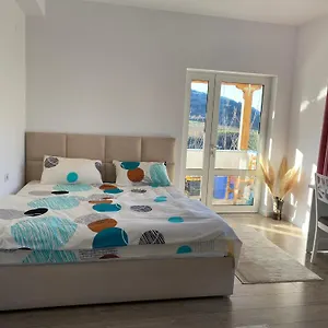 Séjour chez l'habitant Bright & Cozy With Balcony, Zhaban